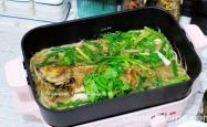 The method of braising bean sprouts with sea bass