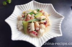 The method of stir frying cucumber and squid