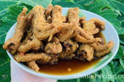 The method of making sour and spicy braised chicken feet