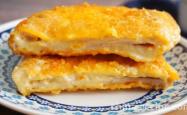 The recipe for bursting golden cheese pork chops