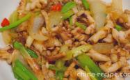 The method of frying squid with scallions