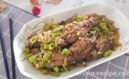 The method of stewing crucian carp at home