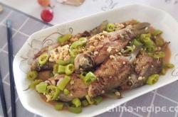 The method of stewing crucian carp at home