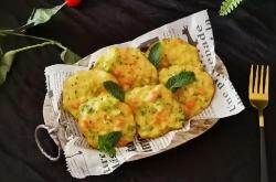 The method of making fresh shrimp cakes