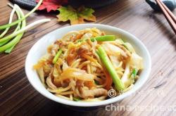 The recipe for stir fried noodles with three strands