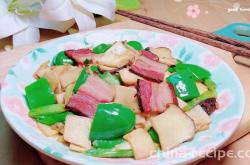 The method of stir frying preserved pork with shiitake mushrooms