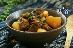 The recipe for boiling radish and beef brisket