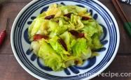 The method of tearing cabbage with stir fried hands