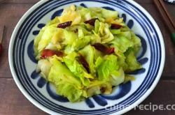 The method of tearing cabbage with stir fried hands