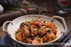 The method of stewing pork ribs with Sichuan fragrant potatoes