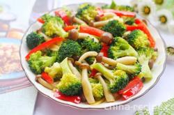 The method of stir frying mushrooms with broccoli