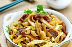 Guangdong style Beef chow fun