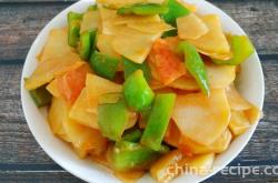 The recipe for tomato, green pepper, and potato slices