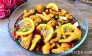 The method of making sour and spicy pickled claws