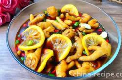 The method of making sour and spicy pickled claws