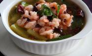 The recipe for making lotus and shrimp in the water