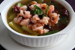 The recipe for making lotus and shrimp in the water