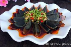 How to make spicy Century egg with cold sauce