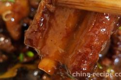 The method of braised pork chops
