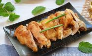 The method of baking chicken in enamel pot with salt