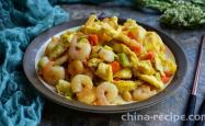 The method of stir frying shrimp with celery and eggs