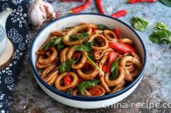 The recipe for stir frying squid rolls with double peppers