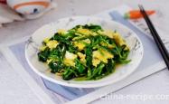 The method of stir frying spinach with eggs