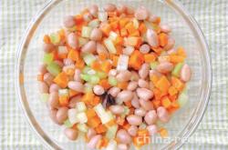 The method of making cold mixed peanuts