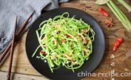 The method of mixing sea rice with celery