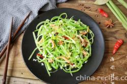 The method of mixing sea rice with celery