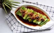 The method of making sour and spicy cucumber strips
