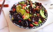 Method for making cold mixed black fungus and cucumber