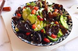 Method for making cold mixed black fungus and cucumber