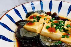 The method of mixing scallions with tofu