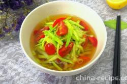 The method of harvesting small tomatoes and raw melons