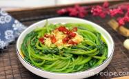 The method of making garlic paste and chrysanthemum
