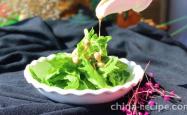 The recipe for the crisp and refreshing turquoise ice grass salad