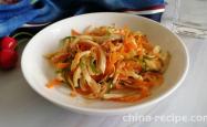 The recipe for mixing carrots with shredded chicken