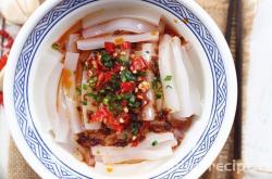 The method of making spicy pork skin jelly