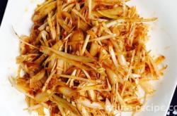 The method of making cold mixed scallions