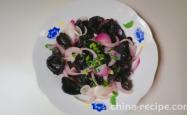 The method of mixing onions with fungus