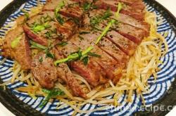 The recipe for stir frying beef steak in Japanese style