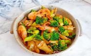 The recipe for making broccoli in a dry pot
