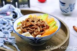 Practice of Fried Noodles with Shredded Pork in Old Beijing Style 编辑译文