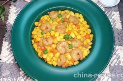 The method of stir frying shrimp with corn