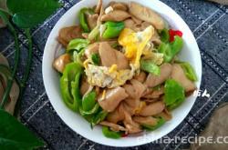 The recipe for stir frying eggs with shiitake mushrooms and chili peppers