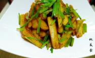The method of cooking celery with potatoes
