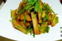 The method of cooking celery with potatoes