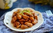 The method of cooking fried chicken chunks with scallions