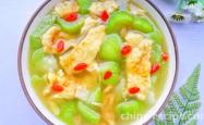 The recipe for making luffa egg soup